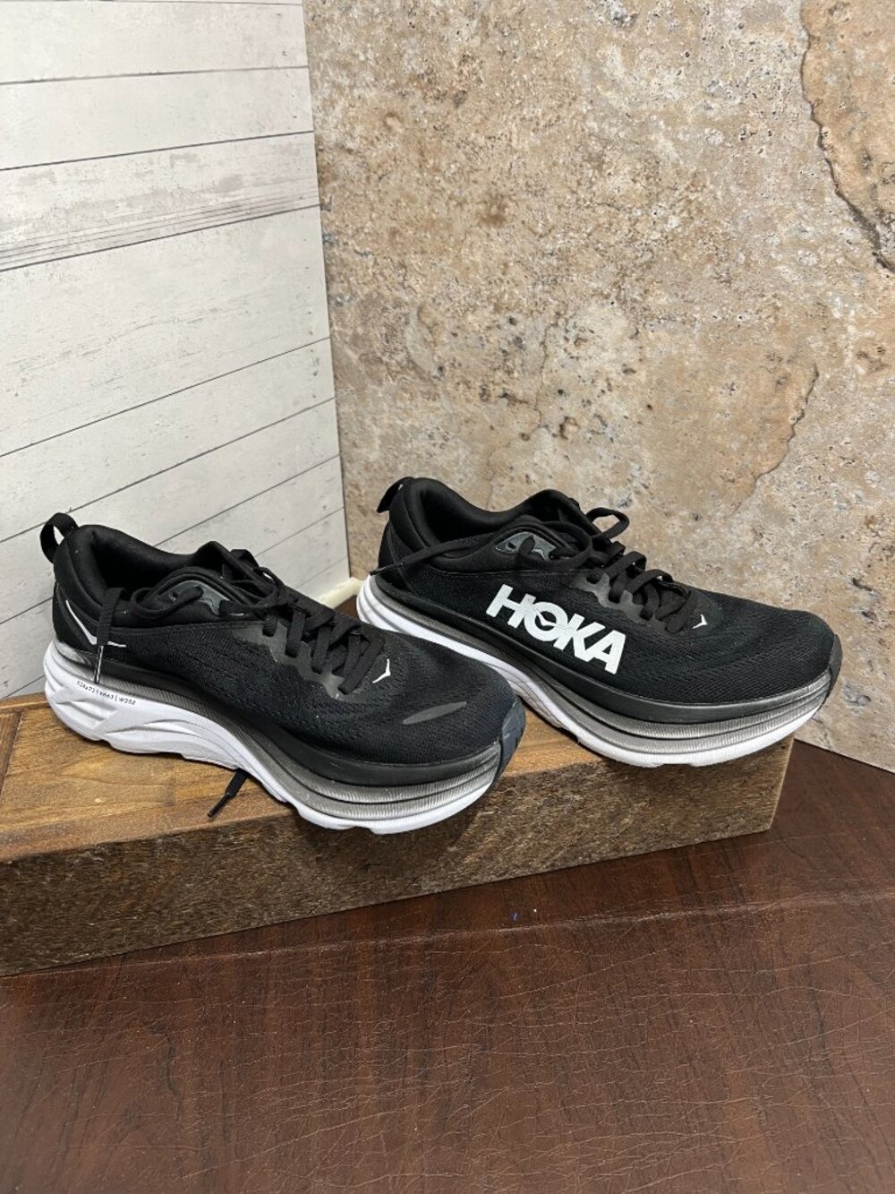 HOKA Bondi 8 Women’s Athletic Shoes Black Size 8.5